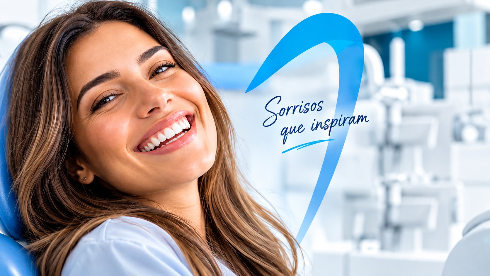Paciente sorrindo na cadeira odontológica — Sorrisos que inspiram
